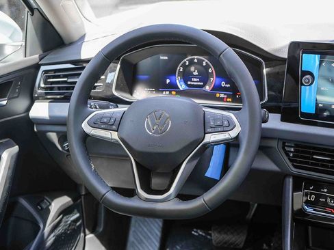 New 2026 Volkswagen Jetta SE FWD image 17