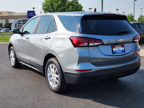 Used 2024 Chevrolet Equinox LS w/ LS Convenience Package AWD/4WD image 3