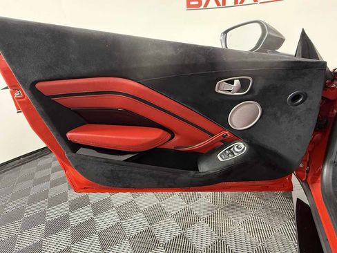 Used 2020 Aston Martin V8 Vantage Coupe image 20