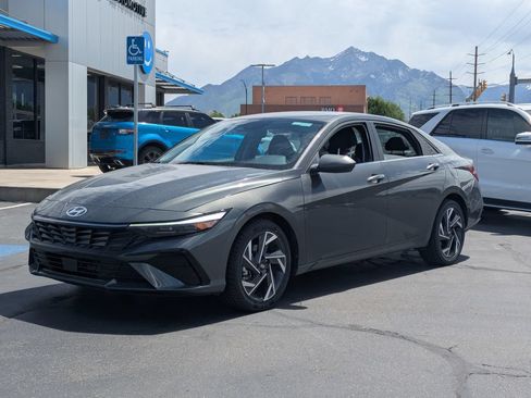 Used 2025 Hyundai Elantra SEL FWD image 9