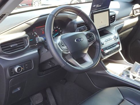 Certified 2022 Ford Explorer XLT w/ Equipment Group 202A image 11