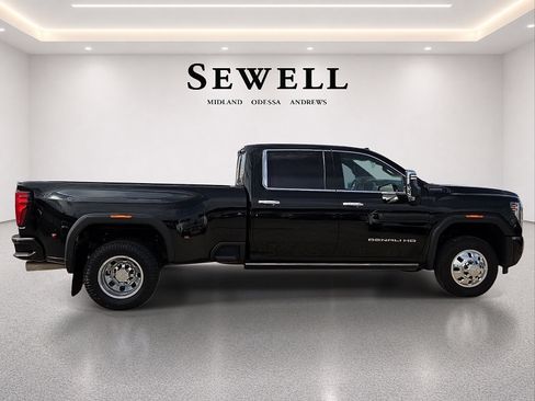 Used 2024 GMC Sierra 3500 Denali Ultimate AWD/4WD image 5