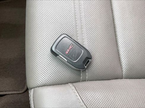 Used 2020 GMC Yukon Denali w/ Denali Premium Package image 15