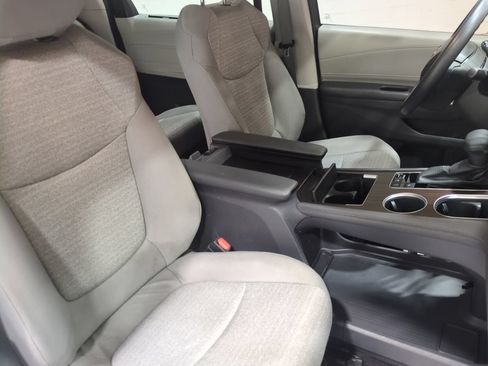 Used 2022 Toyota Sienna LE FWD image 10