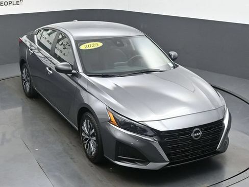 Used 2025 Nissan Altima 2.5 SV AWD/4WD image 62