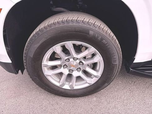 Used 2025 Chevrolet Suburban LT w/ Comfort Package image 33