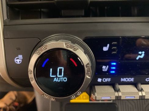 Used 2025 Toyota Tacoma Limited AWD/4WD image 24