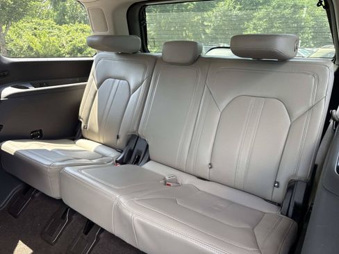 Used 2021 Ford Expedition Limited RWD image 32