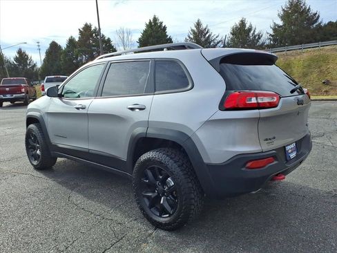 Used 2017 Jeep Cherokee Trailhawk w/ Cold Weather Group image 6