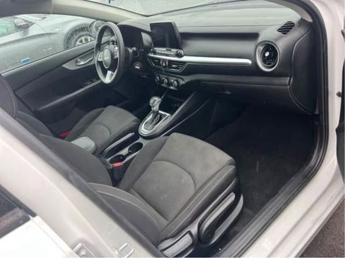 Used 2023 Kia Forte LXS FWD image 4