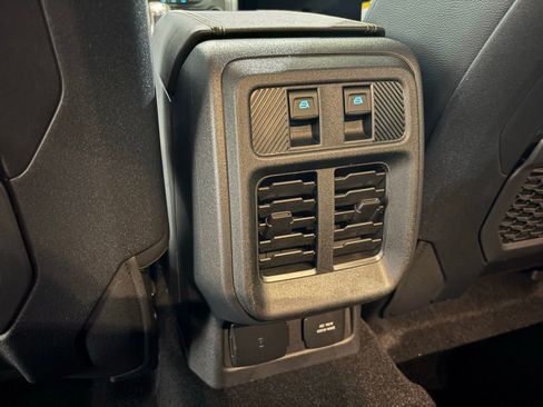 New 2025 Ford Bronco Badlands image 28