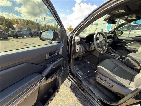 Used 2025 Toyota 4Runner TRD Off-Road Premium image 8