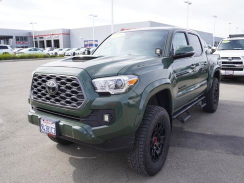 Used 2021 Toyota Tacoma TRD Sport w/ TRD Premium Sport Package image 9
