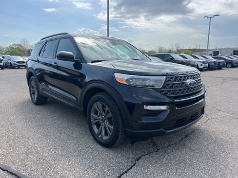Certified 2023 Ford Explorer XLT w/ Equipment Group 202A AWD/4WD image 3