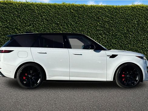 Used 2025 Land Rover Range Rover Sport Dynamic SE AWD/4WD image 3