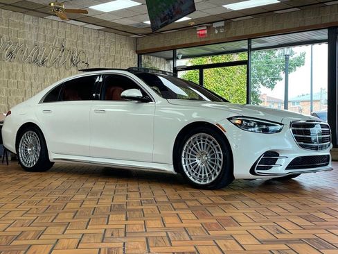 Used 2023 Mercedes-Benz S 580e 4MATIC Sedan w/ AMG Line image 9