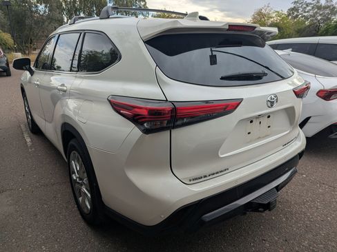 Used 2021 Toyota Highlander Limited image 4