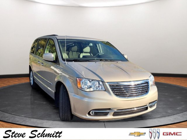 Used 2016 Chrysler Town & Country Touring FWD image 26
