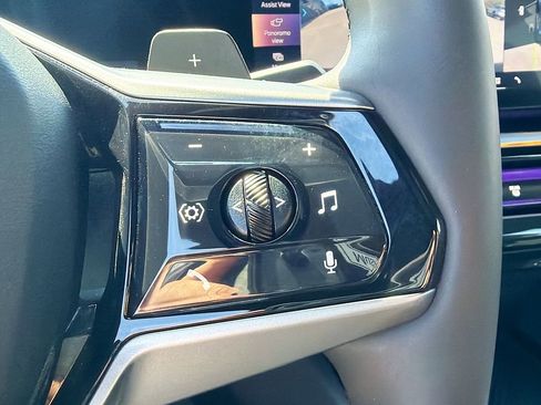 Used 2025 BMW 540i xDrive image 38