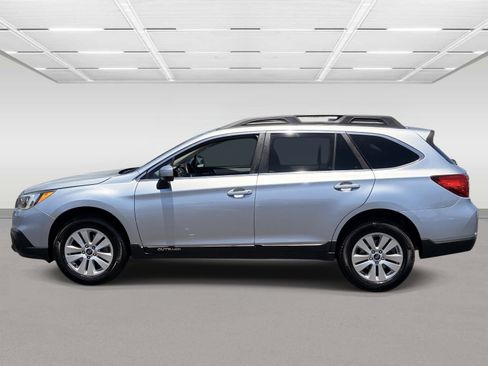 Used 2017 Subaru Outback 2.5i Premium AWD/4WD image 2
