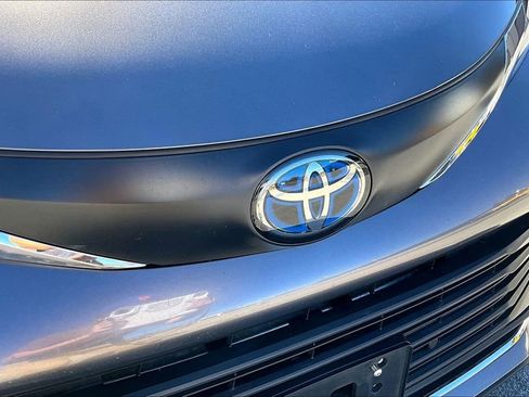 Used 2024 Toyota Sienna XLE image 34