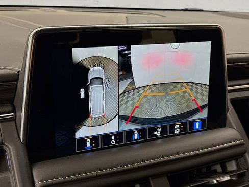 Used 2024 GMC Yukon XL SLT w/ SLT Luxury Package image 16