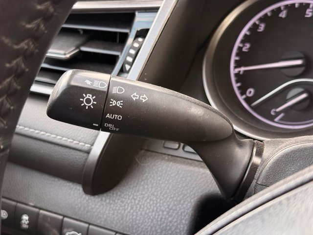 Used 2023 Toyota Camry SE w/ Cold Weather Package AWD/4WD image 17