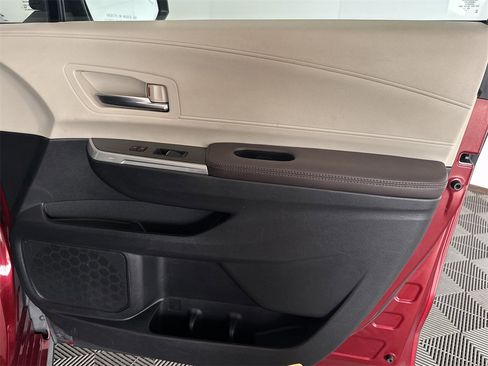 Used 2023 Toyota Sienna Platinum image 36