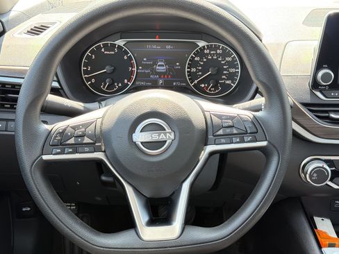 Used 2024 Nissan Altima 2.5 SV FWD image 16