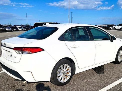 Used 2020 Toyota Corolla LE w/ LE Premium Package FWD image 2