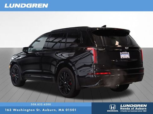 Used 2024 Cadillac XT6 Sport w/ LPO, ONYX Package AWD/4WD image 3