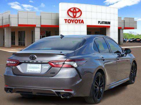 Used 2022 Toyota Camry XSE image 4