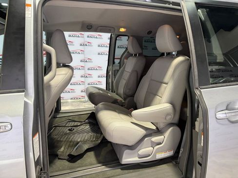Used 2017 Toyota Sienna XLE w/ XLE Navigation Package AWD/4WD image 37