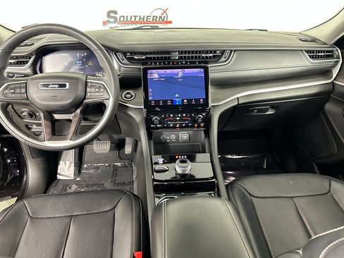 Used 2023 Jeep Grand Cherokee L Limited w/ Luxury Tech Group II AWD/4WD image 16