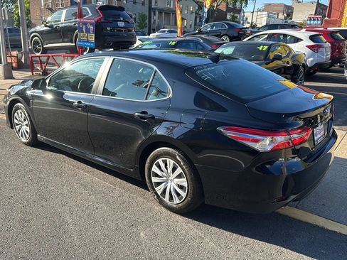 Used 2020 Toyota Camry LE image 9