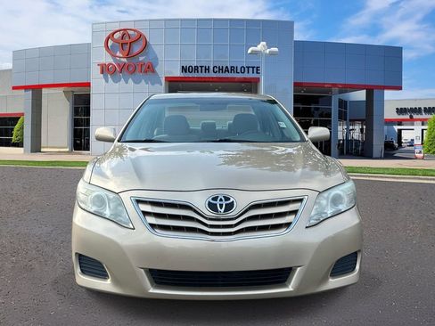 Used 2011 Toyota Camry LE w/ LE Extra-Value Pkg FWD image 2