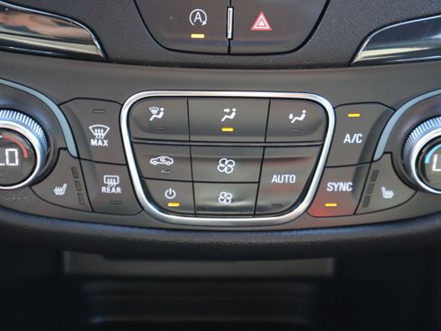 Used 2023 Chevrolet Equinox RS image 30