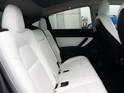 Used 2020 Tesla Model Y Long Range image 22