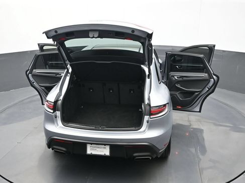 Certified 2025 Porsche Macan AWD/4WD image 28