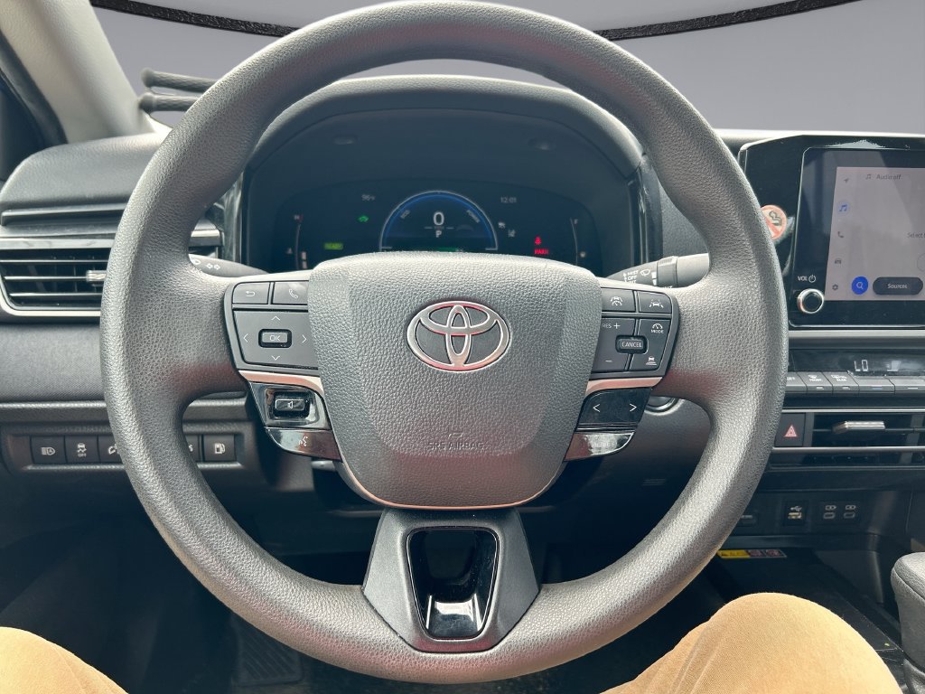 Used 2025 Toyota Camry LE FWD image 14