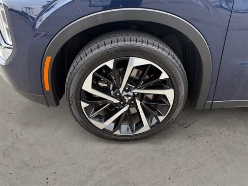 Used 2023 Mitsubishi Outlander SE image 9