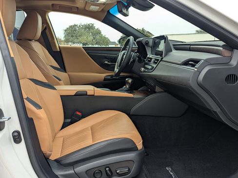 Used 2022 Lexus ES 300h Ultra Luxury image 27