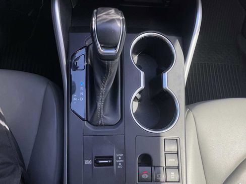 Used 2023 Toyota Highlander XLE image 21