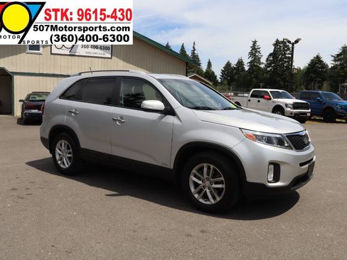Used 2015 Kia Sorento LX AWD/4WD image 11