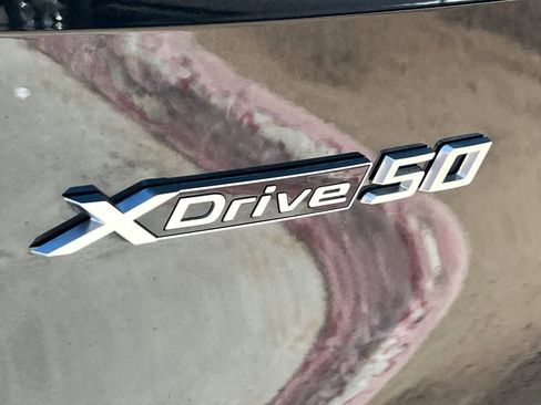 Used 2025 BMW iX xDrive50 w/ Premium Package AWD/4WD image 17