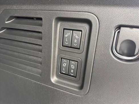 Used 2026 Buick Enclave Preferred w/ Power Package image 33