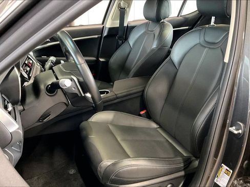 Used 2026 Genesis G70 2.5T RWD image 3