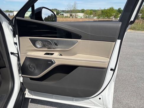 Used 2025 Lincoln Nautilus Reserve image 42