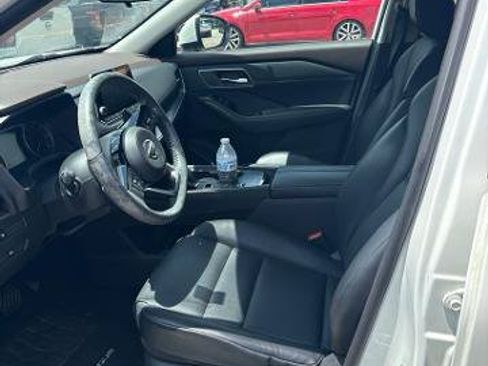 Certified 2021 Nissan Rogue SV w/ Premium Package FWD image 3