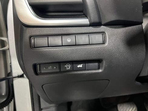Used 2025 Nissan Rogue SV FWD image 22